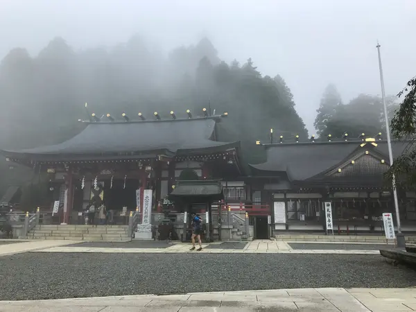 ケーブルカーを利用しないと