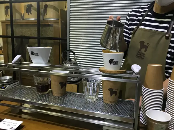 目の前で淹れてくれる☕️