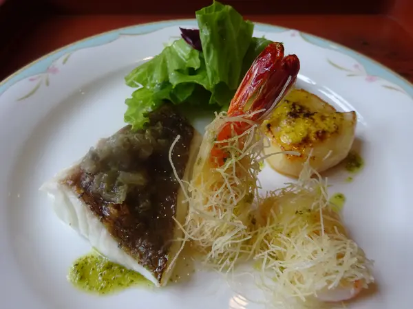 メインは魚料理