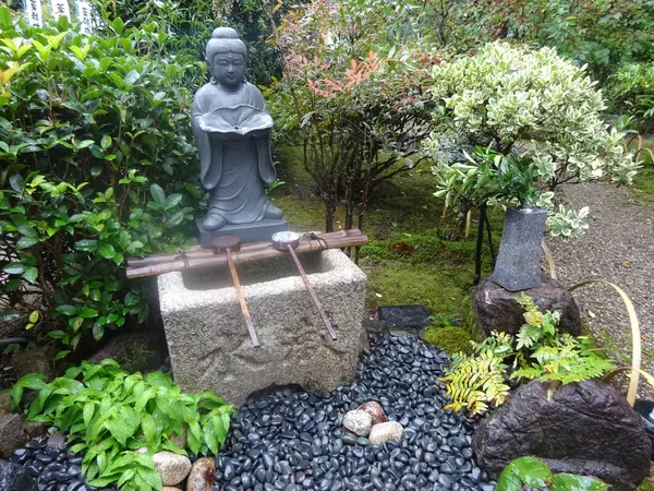 お庭の水琴窟