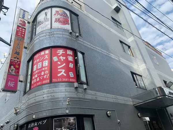 低層ビルの2階