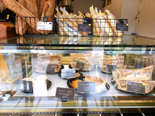 ケーキやサンドウィッチもあります！