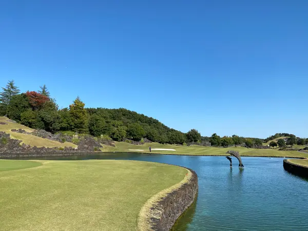 9Hグリーン手前の池