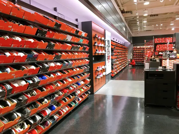 NIKE店内