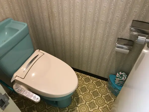 ボタンのいっぱい付いてるトイレw