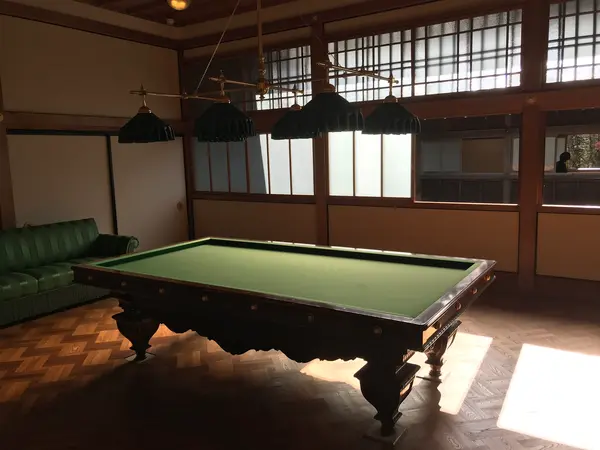 ビリヤード場