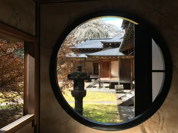 休憩椅子は有ります。