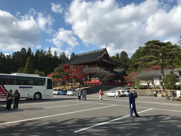 輪王寺の伽藍が見えました。