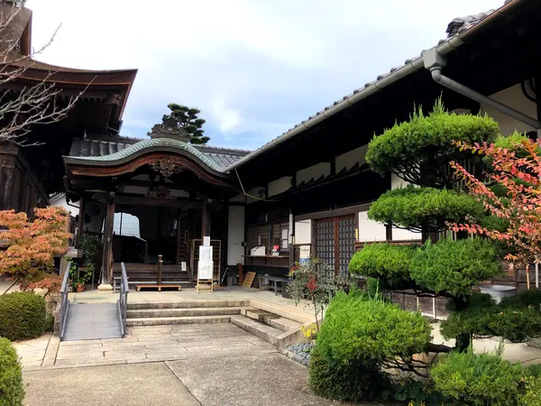 本堂横