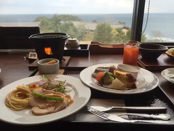 朝食