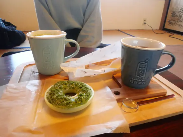 川根の紅茶とうす茶ラテにデザートを注文。