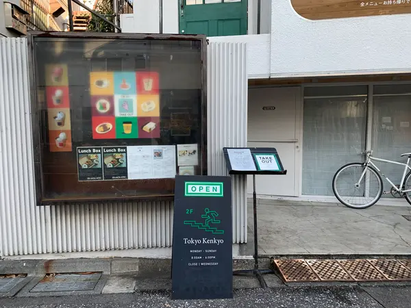 住宅街にたたずむカフェ