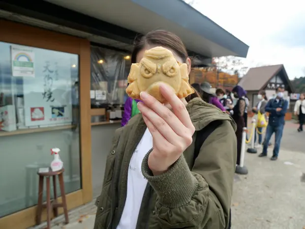 天狗の顔をしたお菓子