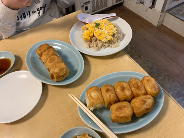 チャーハンと餃子を注文