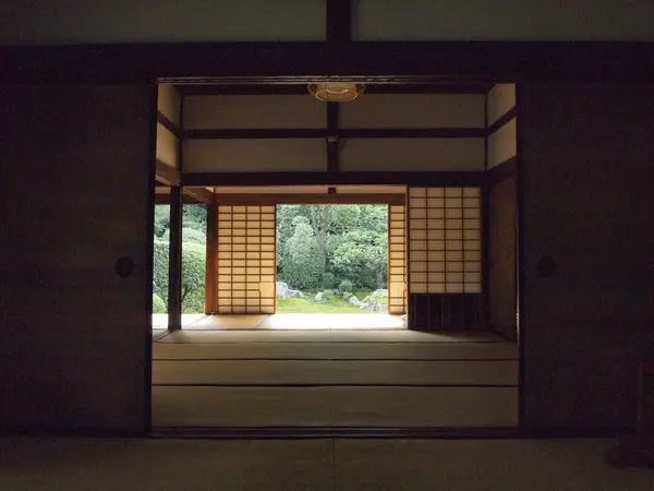 光と影のコントラスト