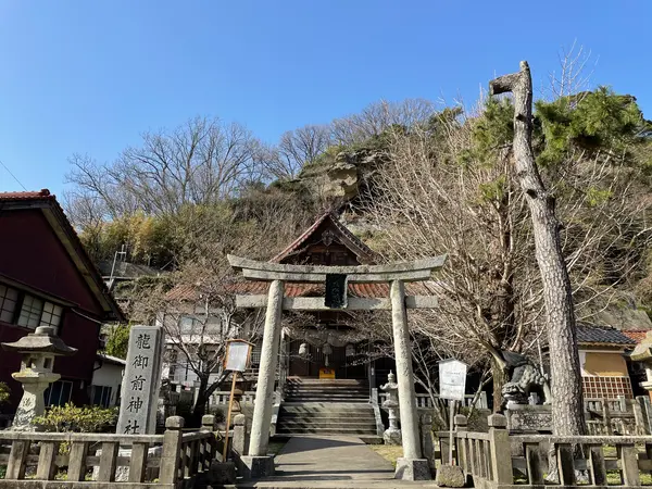 温泉街に佇む古社は隠れた絶景スポット