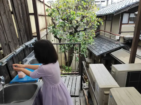 まずは手を洗います