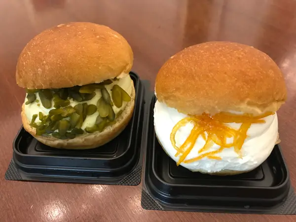 ピスタチオとオレンジピールのマリトッツォ