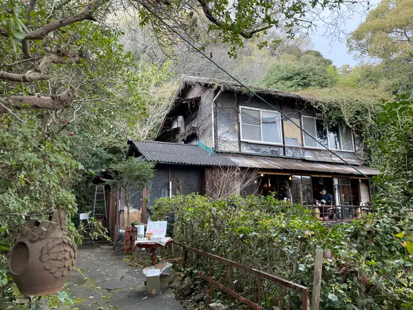 外観のクセが強すぎる&店内撮影NG