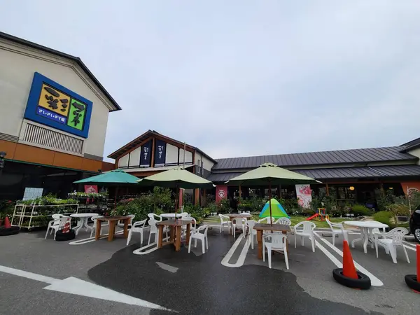 大きな駐車場が目印！