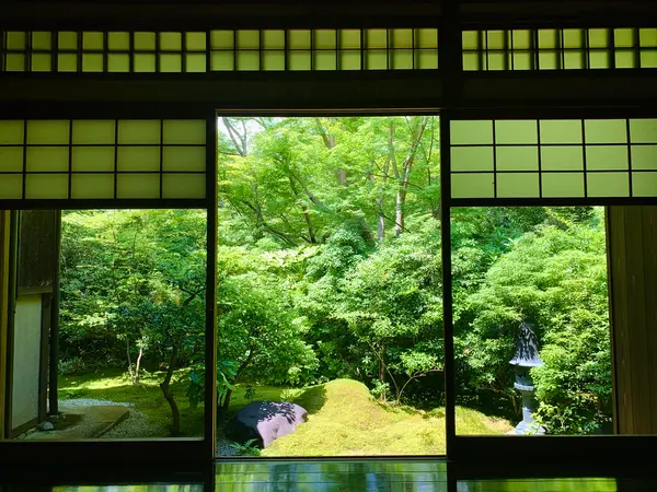 臥龍の庭  の反対側