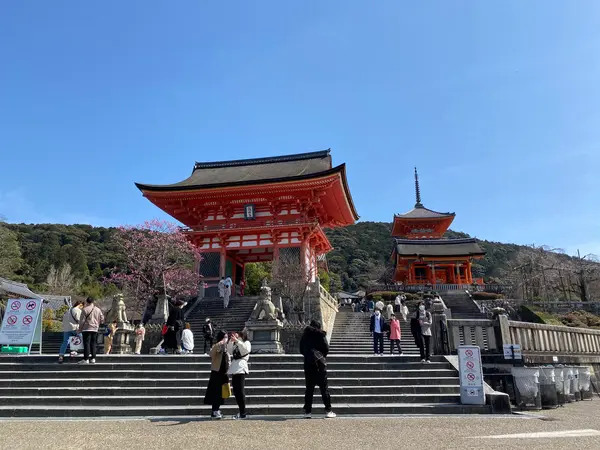 「仁王門」で記念撮影