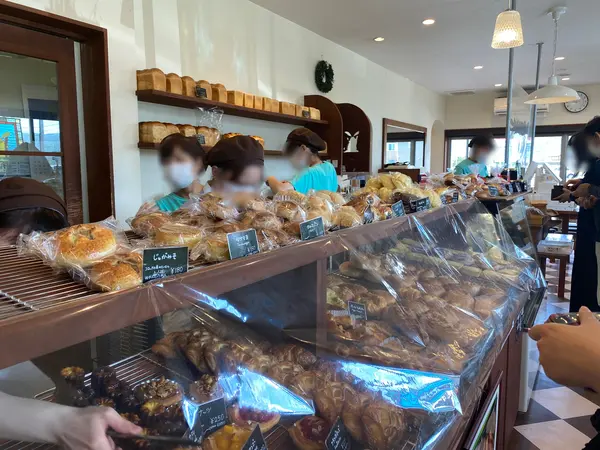 店内はパンのいい匂い！