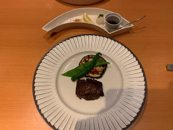 とちぎ霜降高原牛フィレ肉のソテー 野菜添え