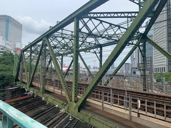 タイミングが良ければ電車が交差するのも見られるかも！