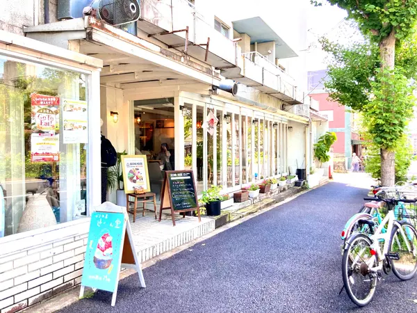 白を基調としたカジュアルな外観