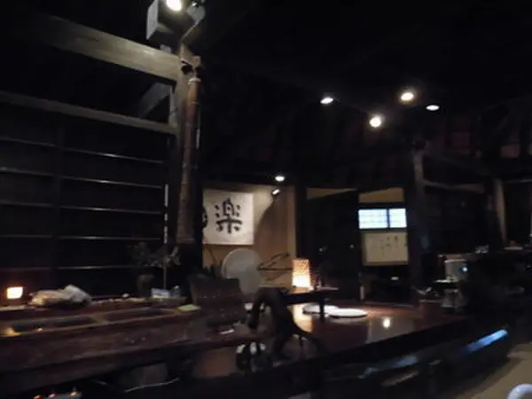 店内には囲炉裏など
