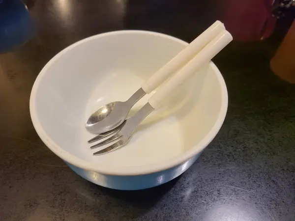 子ども用の食器