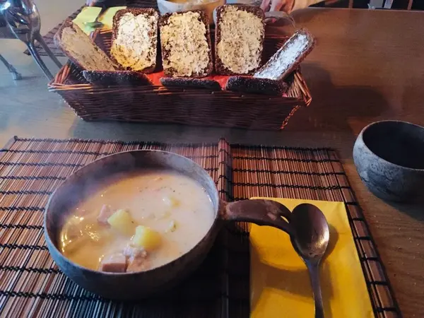 戻ったら温かいスープで温まる