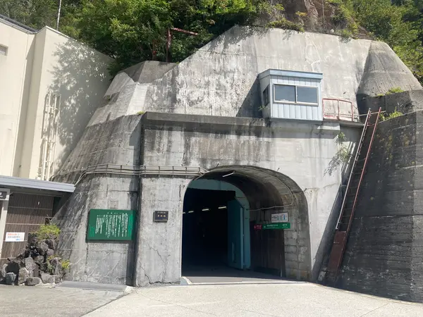 黒部ダム駅入り口