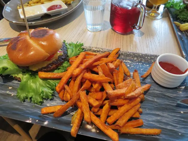 気軽な食事もあり
