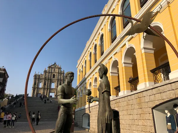 聖ポール天主堂跡とイエズス会紀念広場