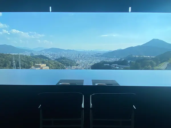 広島市の街並みと山々の景色を眺めることができます！