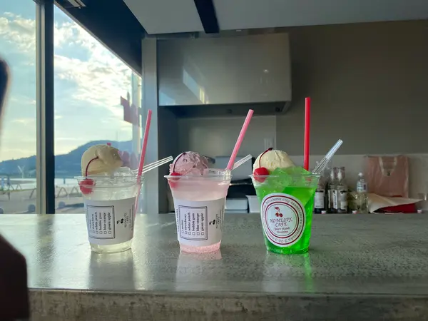 お店名物クリームソーダ🍈