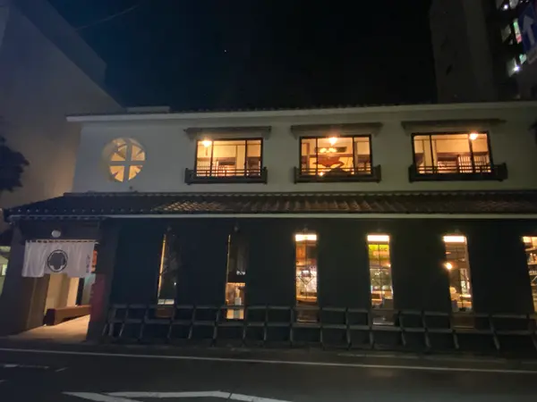 立派な門構えで思わず入るのにドキドキ…