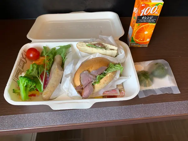 事前の予約で、船内でお弁当がいただけます
