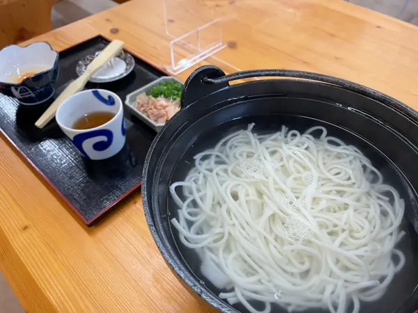 定番は「地獄炊きうどん」