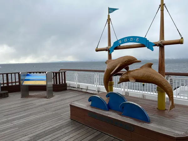 寒くて誰もいない甲板