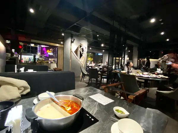 椒心苑麻辣鍋　店内