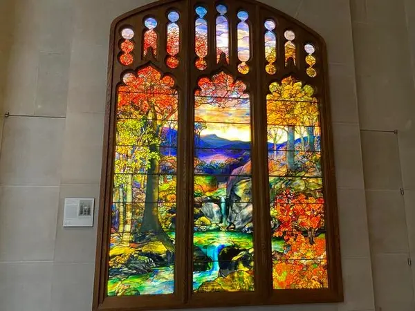 煌びやかに輝くティファニーガラス！