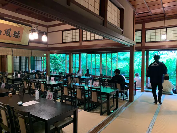 広い和室