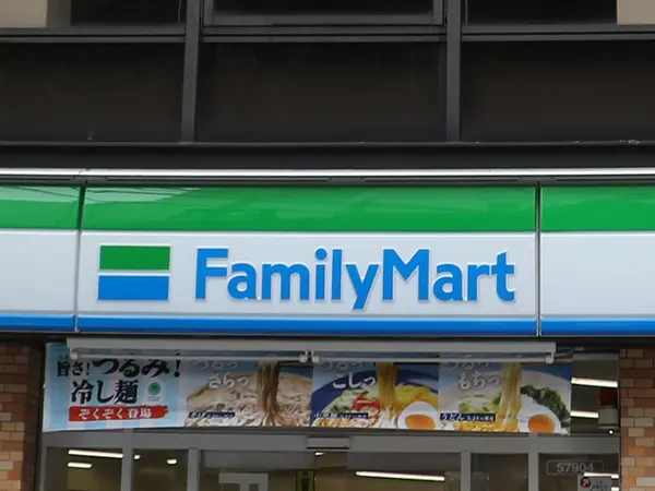 近所のファミマでもセゾン時代の洒落た雰囲気を思い起こせる…かも?