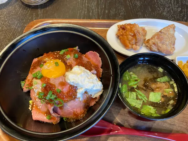ローストビーフ丼とザンギ