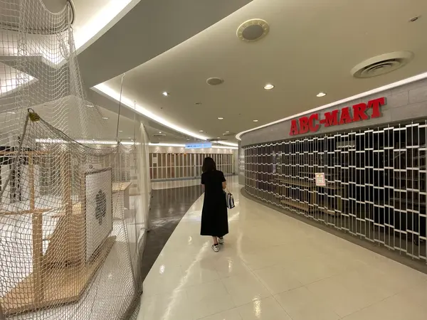 まだまだ再開していない店舗が多い