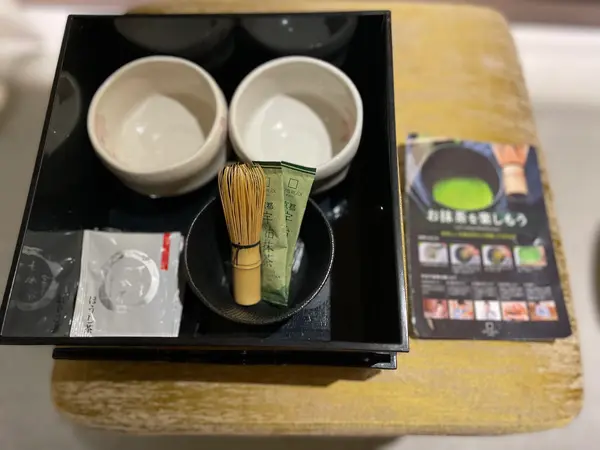 客室には、なんと抹茶の用意まで😳