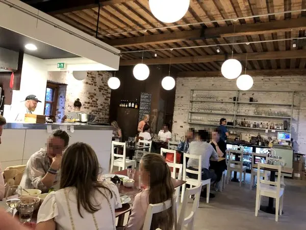 夕食はオーガニックレストランへ